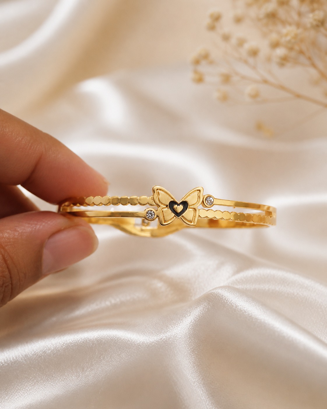 LYXORA stainless steel cubic zirconia gold plated armlet